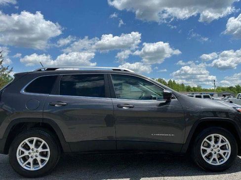Used 2015 Jeep Cherokee Latitude w/ Cold Weather Group AWD/4WD image 3