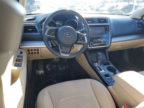 Used 2019 Subaru Outback 2.5i Premium image 11