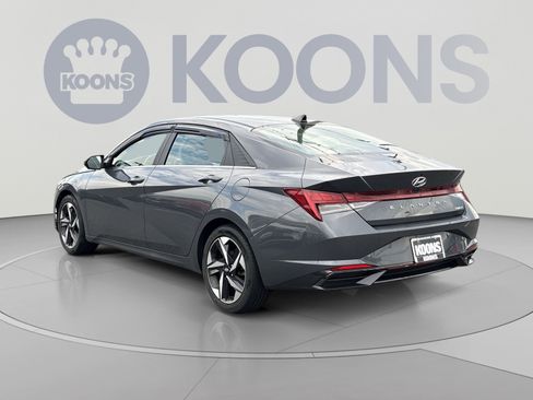 Certified 2023 Hyundai Elantra Limited w/ Cargo Package FWD image 4
