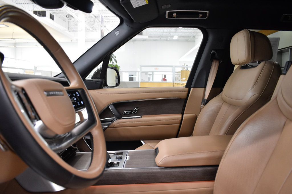 Used 2023 Land Rover Range Rover SE AWD/4WD image 3