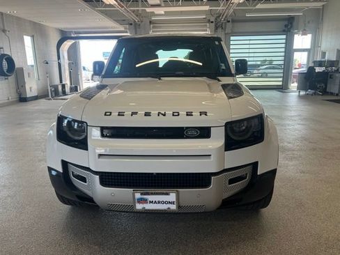Used 2024 Land Rover Defender 110 SE AWD/4WD image 2