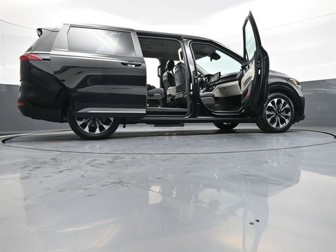 Used 2023 Kia Carnival EX image 48