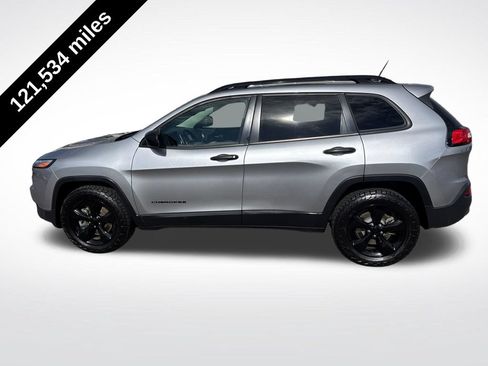 Used 2017 Jeep Cherokee Sport AWD/4WD image 2