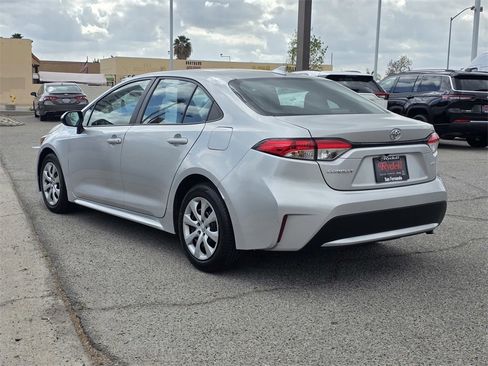Used 2022 Toyota Corolla LE image 8