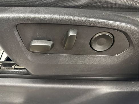 Used 2023 Chevrolet Silverado 1500 LT w/ Z71 Off-Road Package image 40