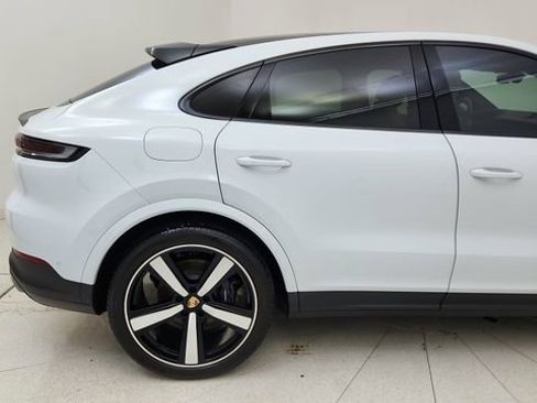 Used 2025 Porsche Cayenne Coupe AWD/4WD image 12