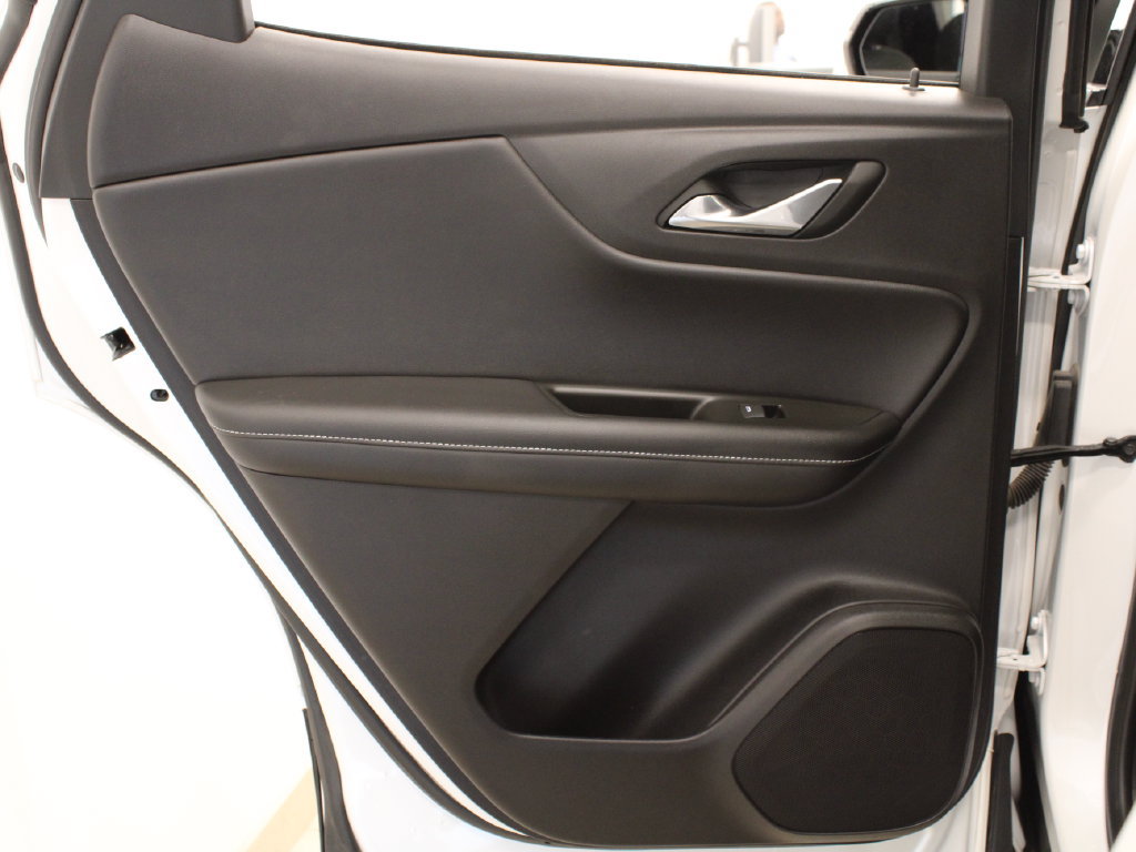 Used 2024 Chevrolet Blazer LT w/ Sound & Technology Package FWD image 32