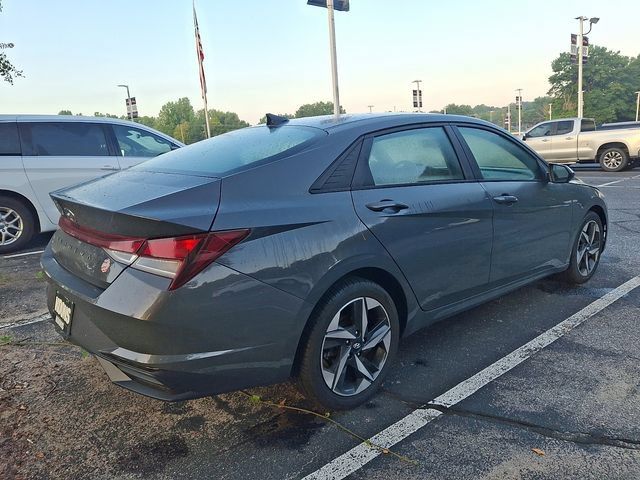 Used 2023 Hyundai Elantra SEL w/ Convenience Package FWD image 5