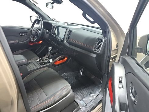 Used 2022 Nissan Frontier PRO-4X image 15