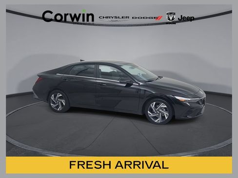 Used 2025 Hyundai Elantra Limited FWD image 1