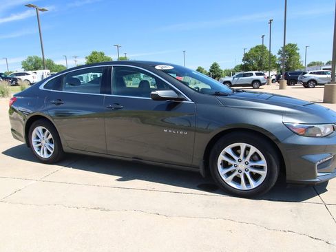 Used 2017 Chevrolet Malibu LT w/ Leather Package FWD image 3