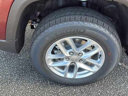 New 2025 Jeep Grand Cherokee Laredo X image 10