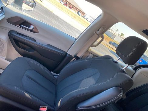 Used 2023 Chrysler Voyager LX FWD image 23