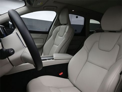 Used 2023 Volvo XC60 B5 Plus w/ Protection Package Premier image 9