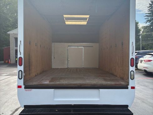 Used 2016 GMC Savana 3500 RWD image 18