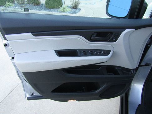 Used 2025 Honda Odyssey EX-L image 13