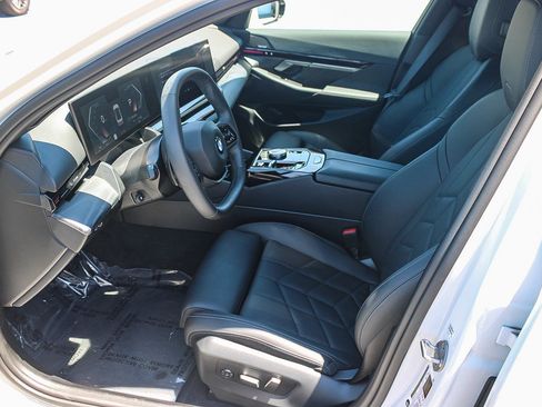 Used 2024 BMW 530i w/ Convenience Package RWD image 18