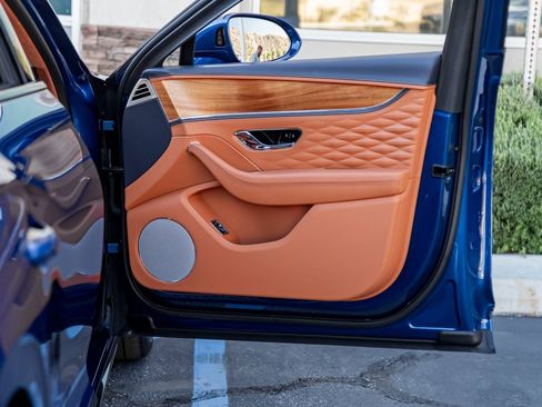 Certified 2023 Bentley Flying Spur V8 image 30
