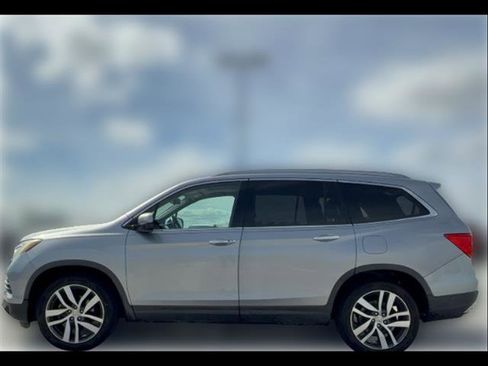 Used 2017 Honda Pilot Touring image 5