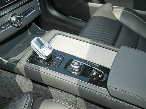 New 2026 Volvo XC90 T8 Ultra w/ Protection Package AWD/4WD image 16