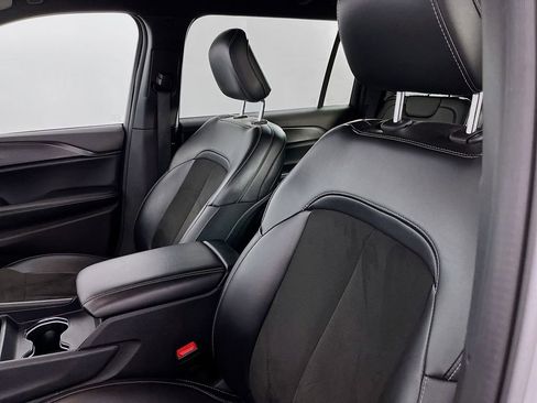 Used 2023 Jeep Grand Cherokee L Laredo image 29