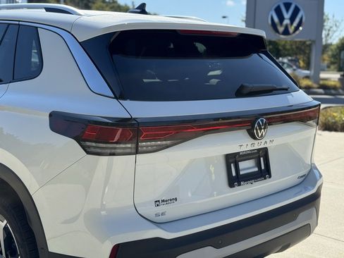 New 2025 Volkswagen Tiguan SE image 13