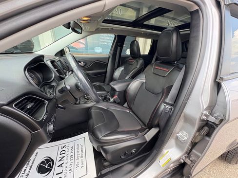 Used 2019 Jeep Cherokee Trailhawk w/ Comfort/Convenience Group AWD/4WD image 10