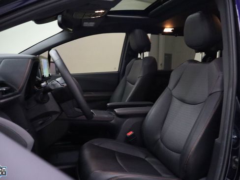 Used 2023 Toyota Sienna XSE image 15