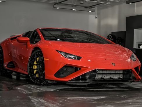 Used 2023 Lamborghini Huracan EVO image 1