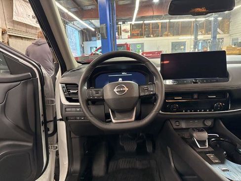 Certified 2025 Nissan Rogue SL FWD image 15