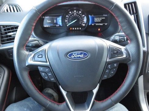 Certified 2022 Ford Edge ST-Line image 21