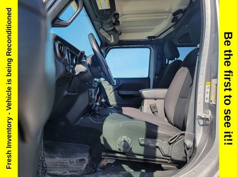 Used 2018 Jeep Wrangler Unlimited Sport S AWD/4WD image 9