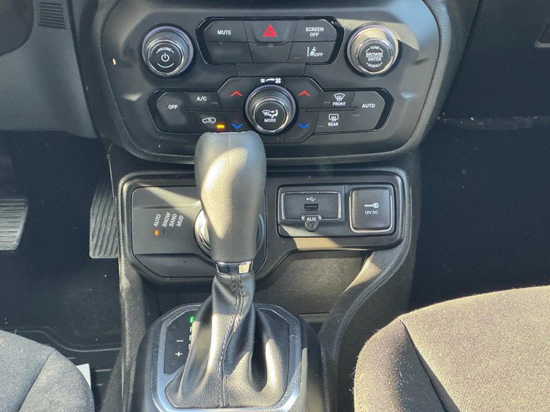 Used 2023 Jeep Renegade Latitude AWD/4WD image 14