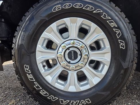 Certified 2022 Ford F250 XLT w/ XLT Value Package AWD/4WD image 10