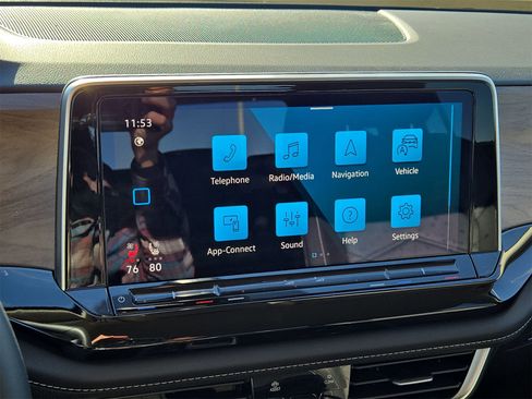 Used 2025 Volkswagen Atlas SE image 19