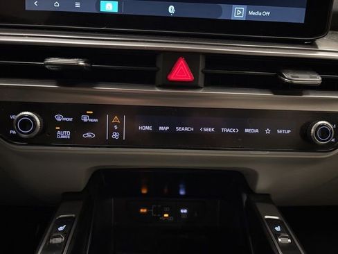 Certified 2025 Kia Sorento S AWD/4WD image 20