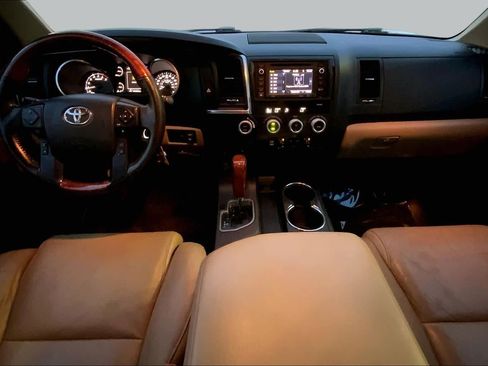 Used 2018 Toyota Sequoia Platinum RWD image 13