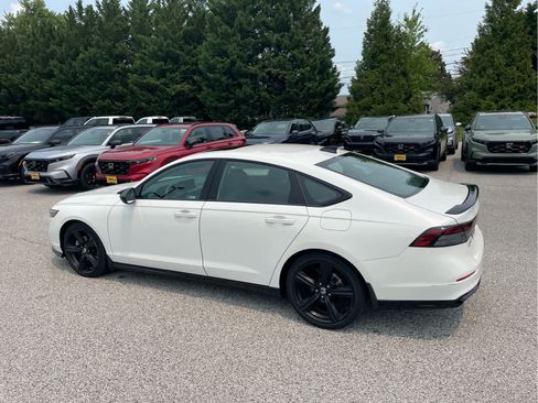 Used 2023 Honda Accord Sport image 3