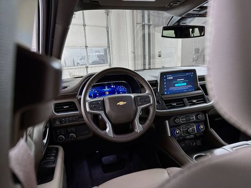 Used 2022 Chevrolet Suburban LT w/ LT Signature Plus Package image 20