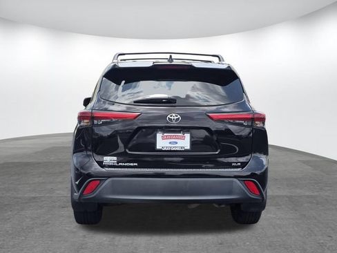 Used 2022 Toyota Highlander XLE FWD image 5