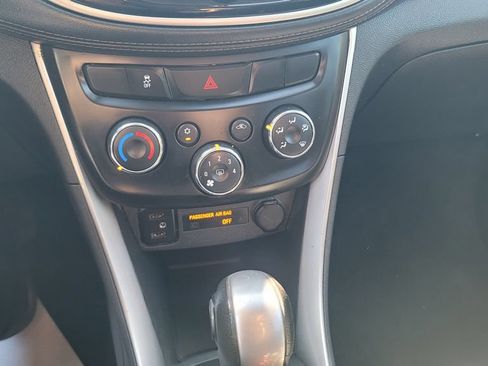 Used 2019 Chevrolet Trax LT w/ LT Convenience Package AWD/4WD image 22