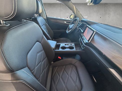 Used 2024 Volkswagen Atlas SE image 29