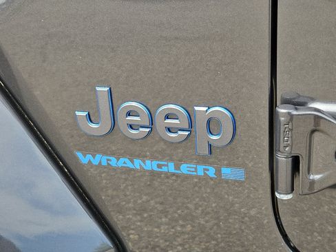 Used 2024 Jeep Wrangler Unlimited w/ Convenience Group AWD/4WD image 29