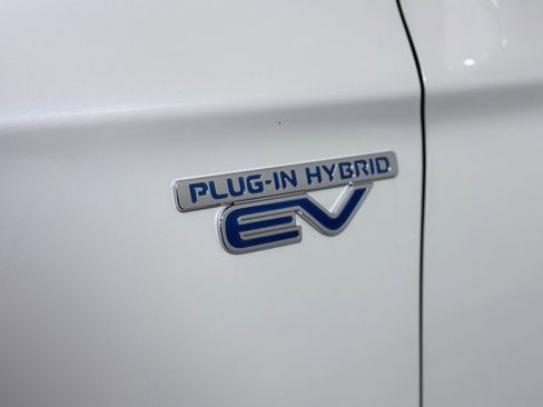 Used 2018 Mitsubishi Outlander SEL image 10