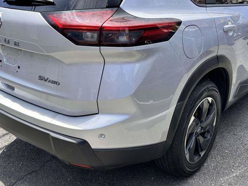 Used 2024 Nissan Rogue SV AWD/4WD image 6