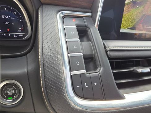 Used 2023 Chevrolet Suburban Premier RWD image 34