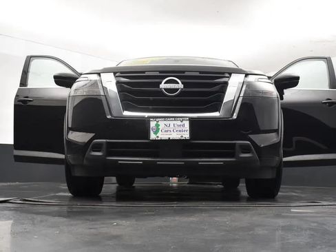Used 2024 Nissan Pathfinder SV FWD image 11