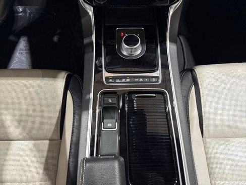 Used 2016 Jaguar XF R-Sport image 74