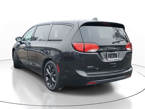 Used 2019 Chrysler Pacifica Touring Plus w/ S Appearance Package image 4