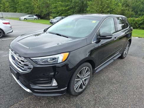 Used 2019 Ford Edge Titanium w/ Equipment Group 301A FWD image 3